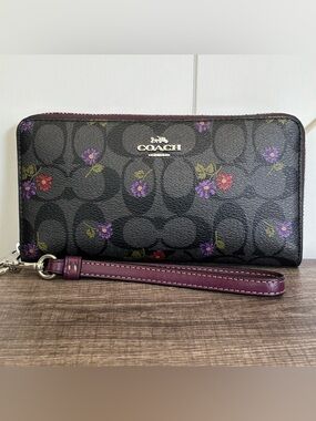 Coach Long Zip Around Wallet in Signature Canvas with Country Floral Print